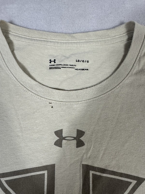 Under Armour Shirt Size Large L Tan/Beige Grey Tee Short Sleeve Mens Heatgear gallery
