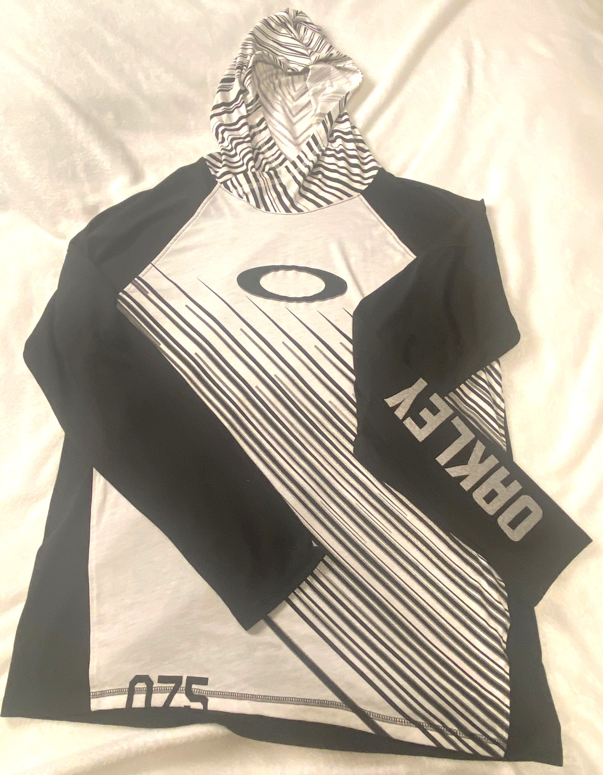 Vintage Y2K Oakley Software LW Technical Hoodie Shirt XL Raglan 90s Gorpcore gallery
