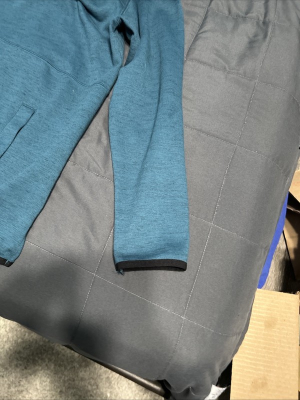Tek Gear Teal Green Long-Sleeved Fleece Shirt Men's Large Poncho With Pockets gallery