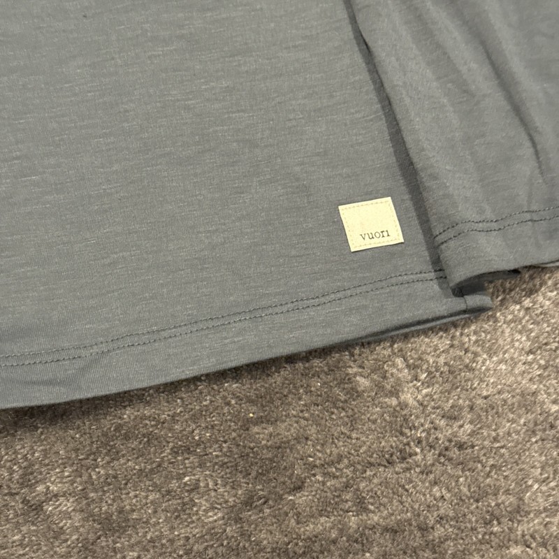 Vuori Shirt Mens Medium Blue Current Tech Long Sleeve T-Shirt Crew Neck V1003 gallery