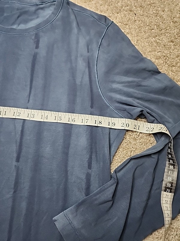 Lululemon 5 Year Basic Vertical Spray Dye Blue Long Sleeve Shirt Size Large gallery