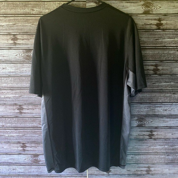 Speedo Men's Block The Burn UV Blocking Short-Sleeved Shirt Size XL Black Gray gallery