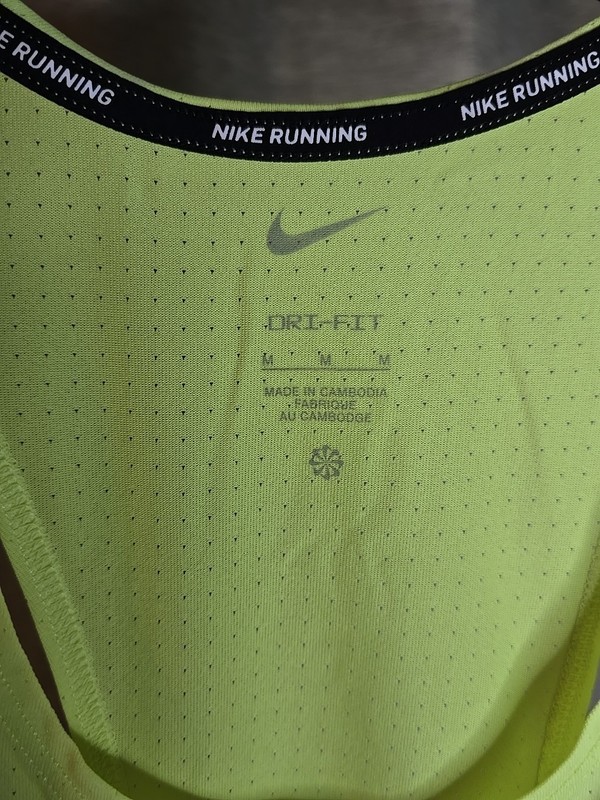 Nike Fast Dri-FIT Lemon Twist Men's Singlet Tank Tanktop Sz Medium (FN4229-736) gallery