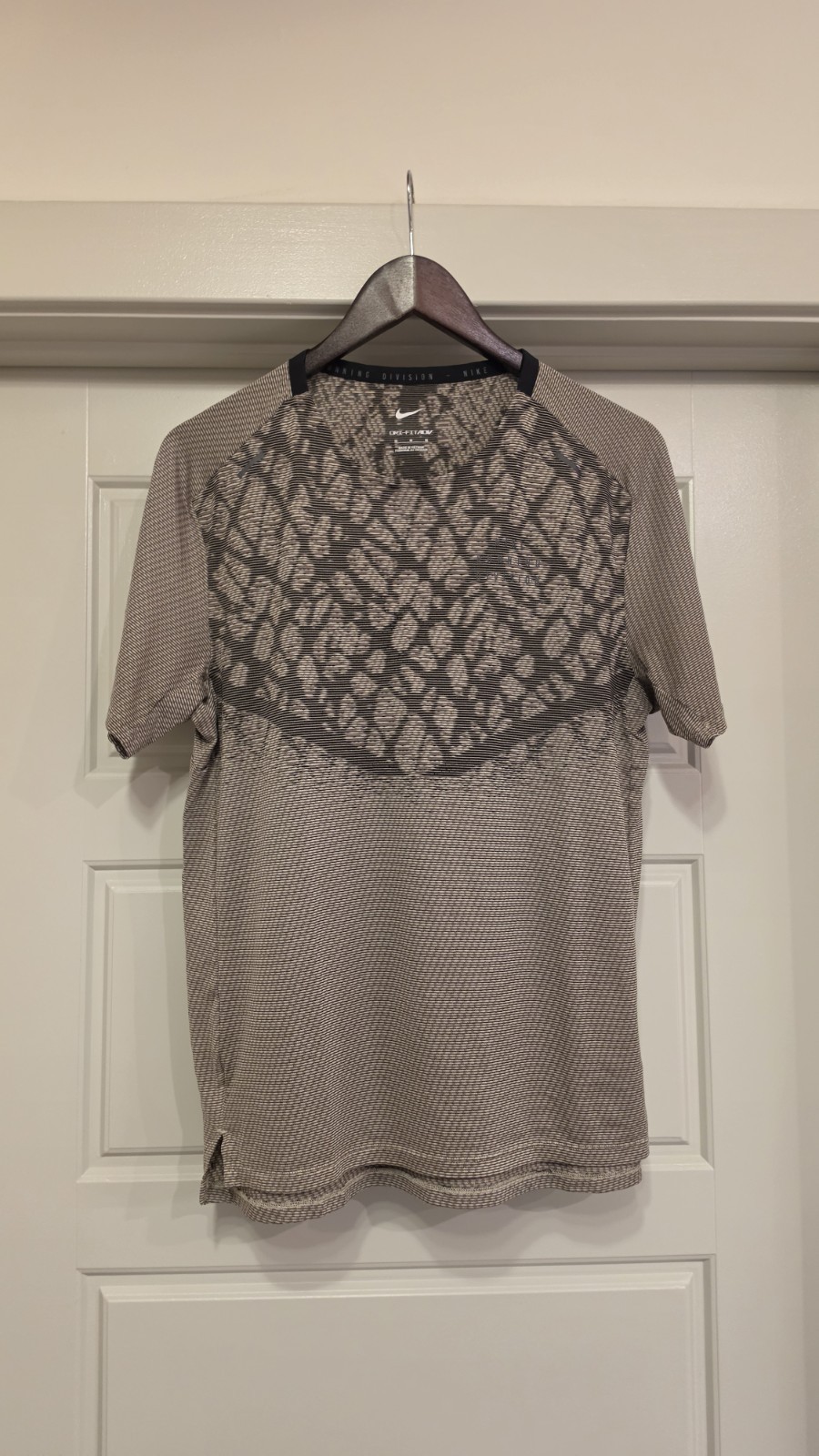 Men's Activewear Breathable Polyester Crew Neck Geometric T-Shirt Size M gallery