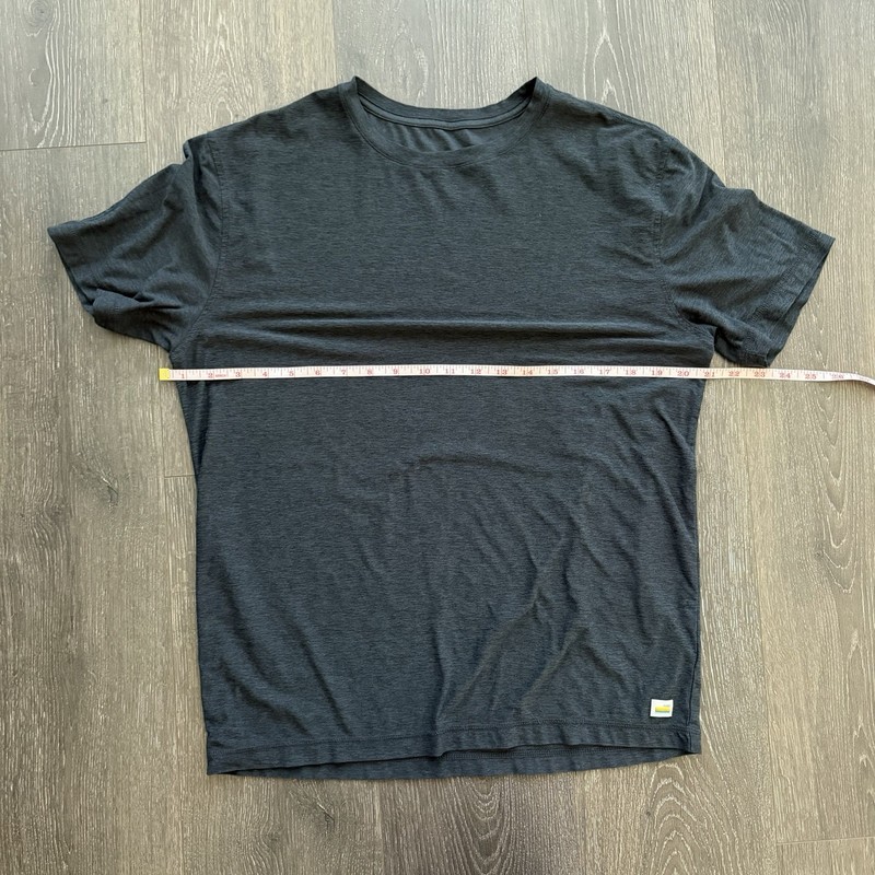 Vuori Strato Tech Tee Mens Medium Heather Black Performance Stretch Athleisure gallery