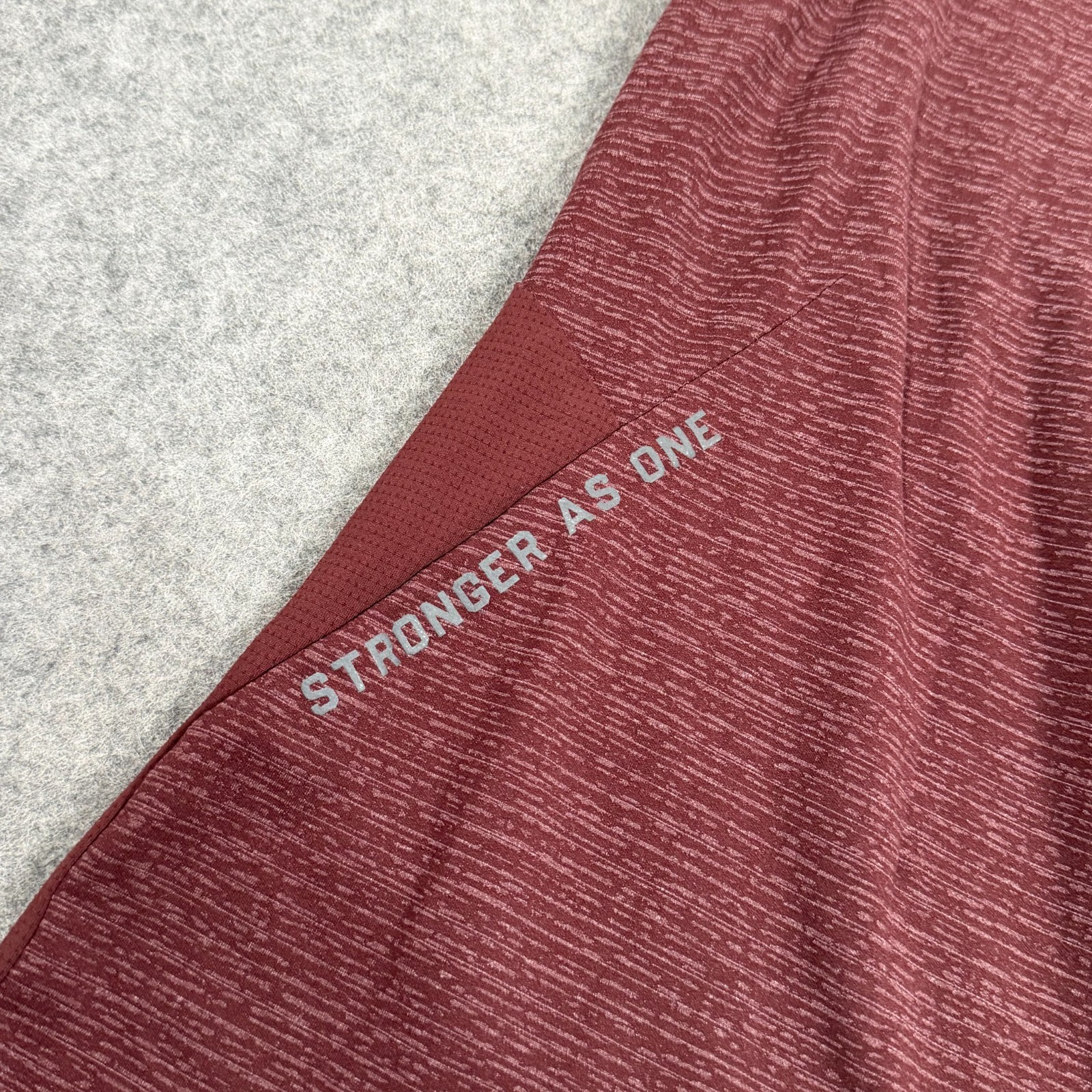 Lululemon x Barry's Boot Camp Maroon Stronger As One T-Shirt Tee Men's Size L gallery