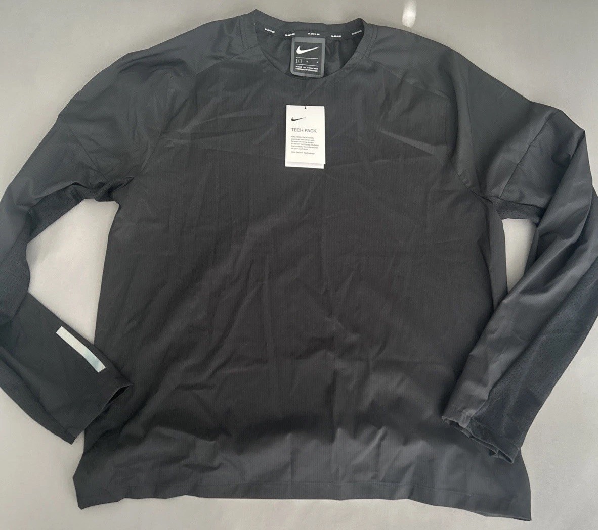 Nike Tech Pack Mens Long Sleeve Top, Size Large, Black. New With Tags. gallery