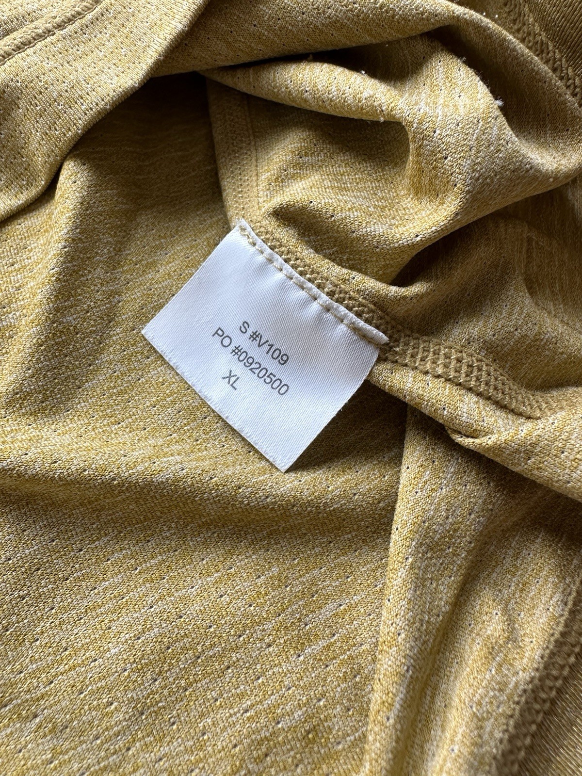 Vuori SS Off Gold Mustard Yellow Tradewind Performance Crew Active Knit Size XL gallery