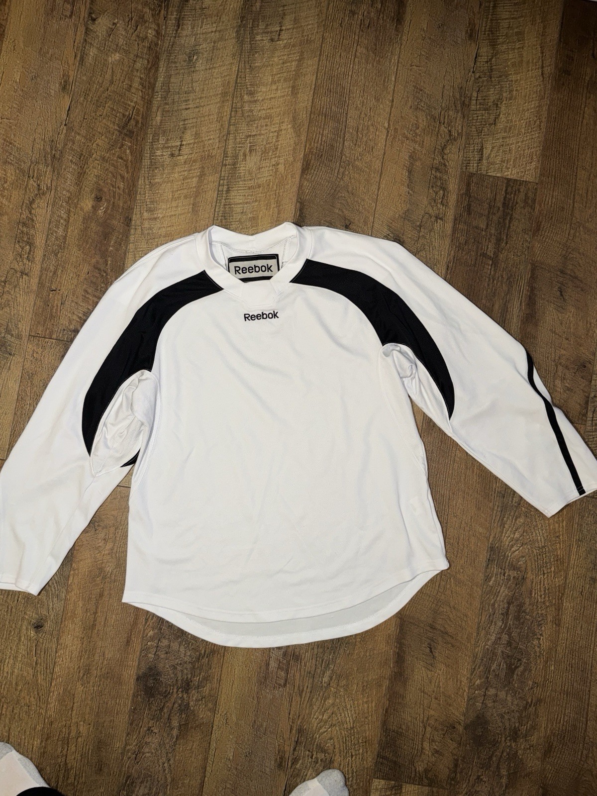 Reebok Men's White Black Colorblock Long Sleeve Crew Neck Logo T-Shirt gallery