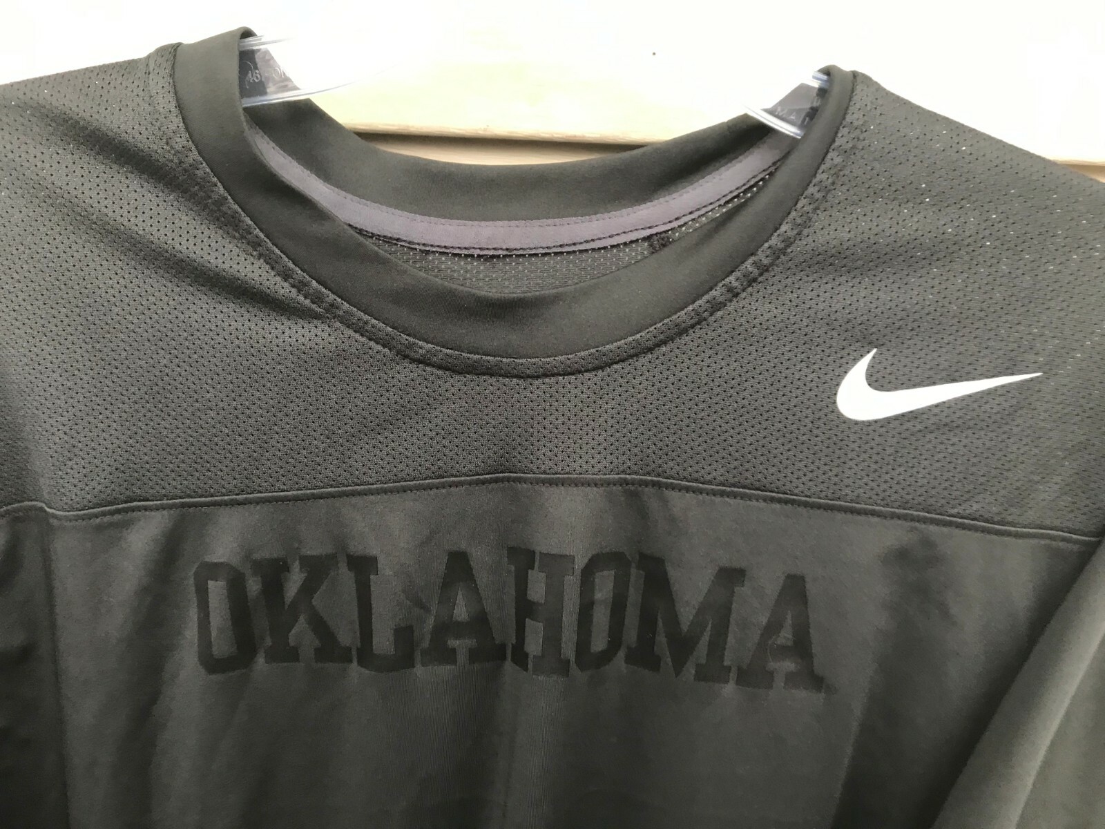 NIKE DRI-FIT OKLAHOMA CHARCOAL WITH BLACK TEE SIZE XL gallery