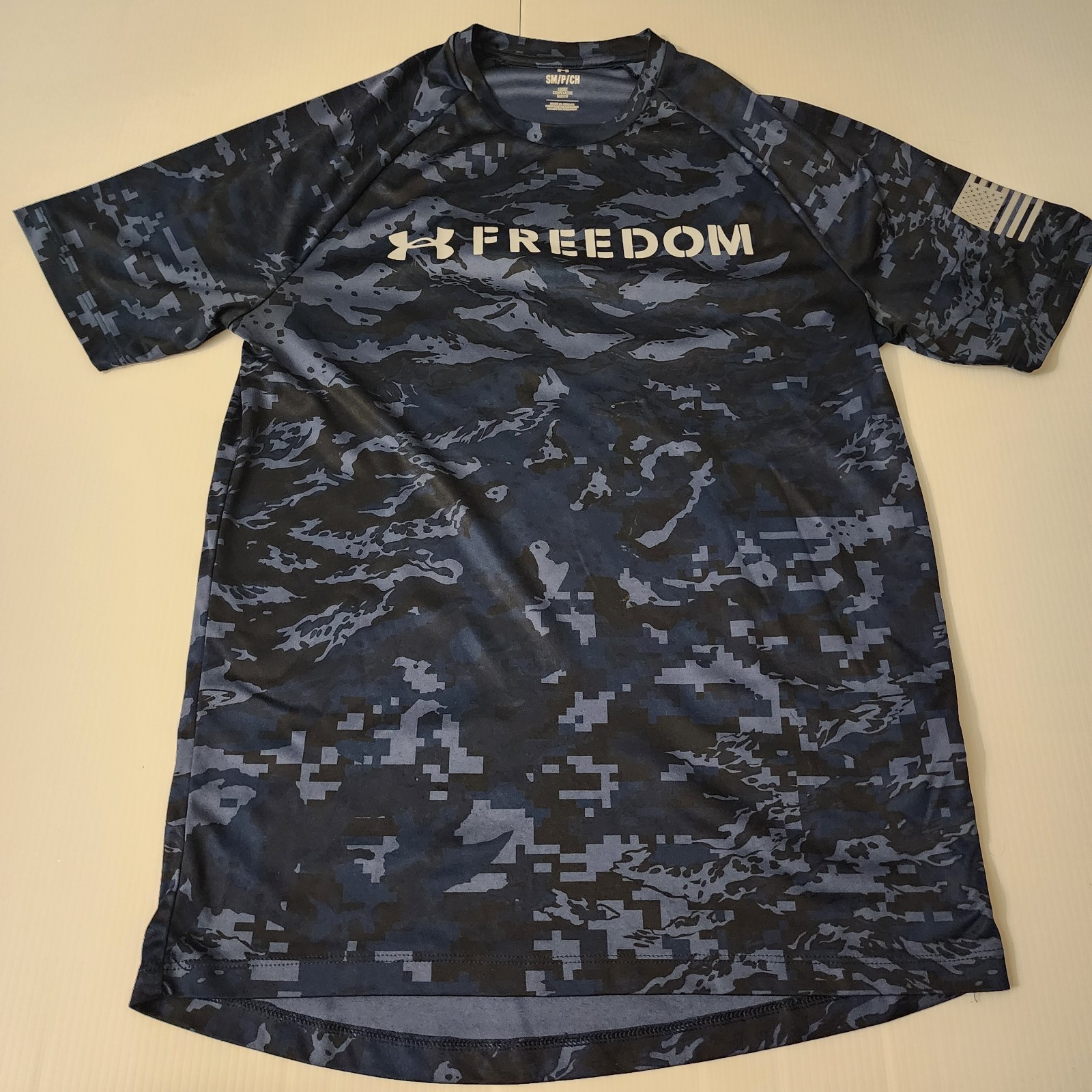 Under Armour Mens Freedom Camo T-Shirt Small Loose Fit USA Flag Tee Blue gallery