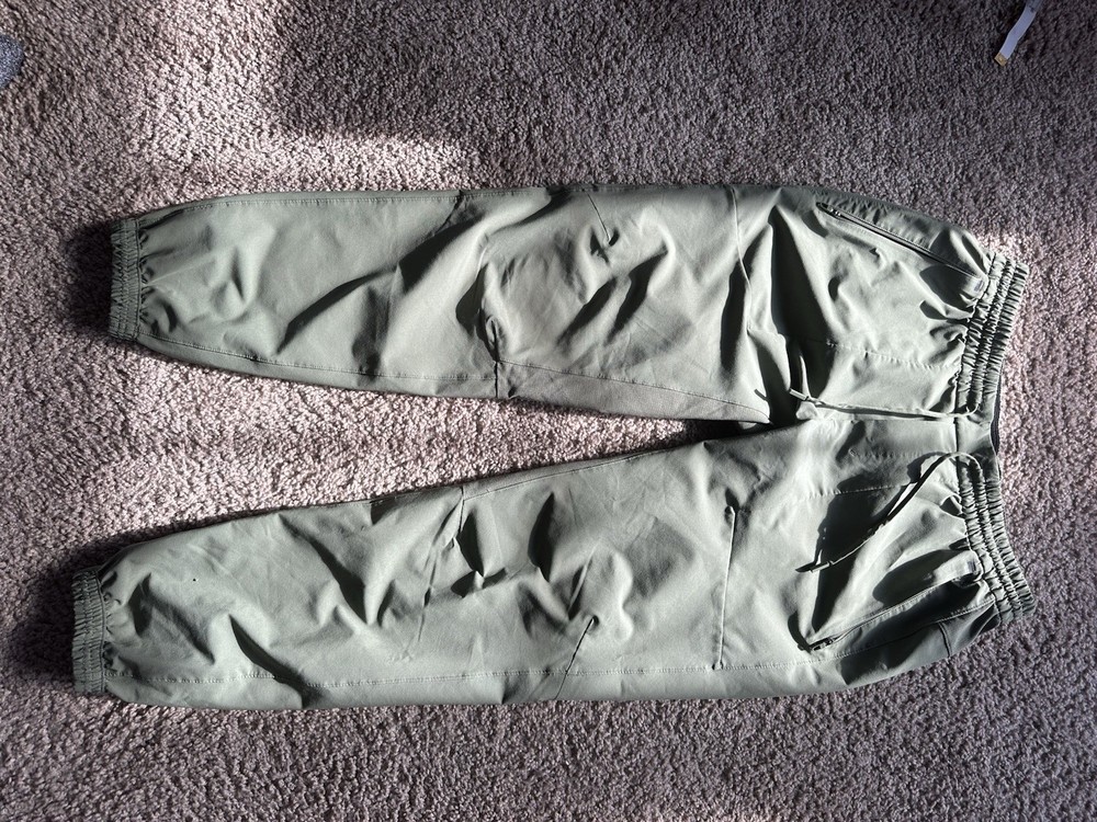 Lululemon Sage Green Cargo Jogger Pants Men’s Elastic Waist Zip Pockets Techwear