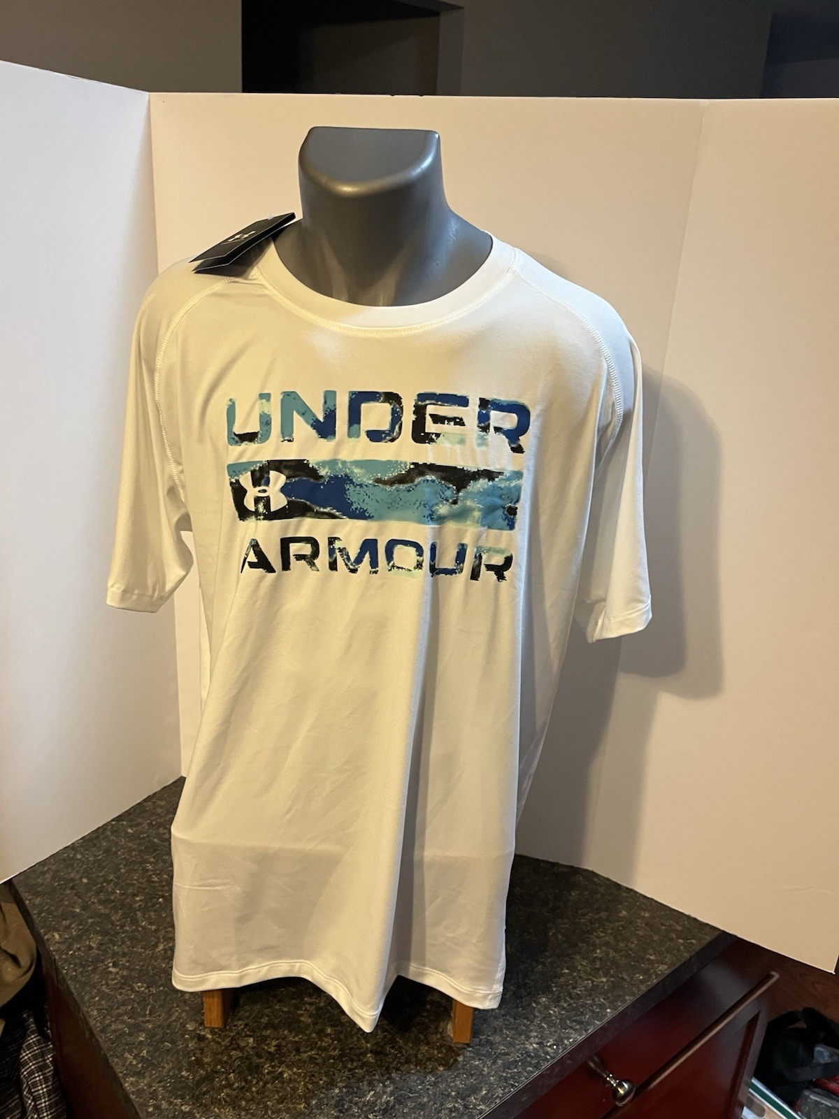 Under Armour T-Shirt Men's White Blue - Polyester - Large - NWT gallery