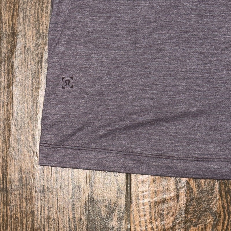 Lululemon Evolution Mens Plum Short Sleeve Polo Shirt Size. Medium gallery