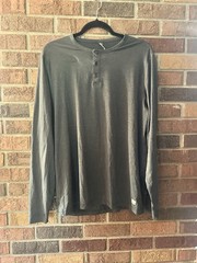 Vuori Shirt Mens Large Gray Long Sleeve Ease Performance Henley Athletic Workout