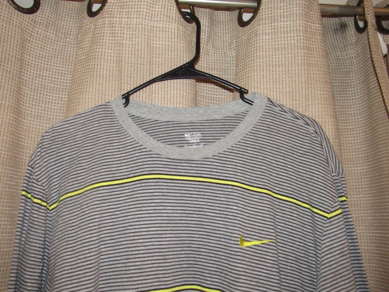 NIKE Mens XL Lighter Weight Sweatshirt Pullover Gray Black Yellow Long Sleeved gallery