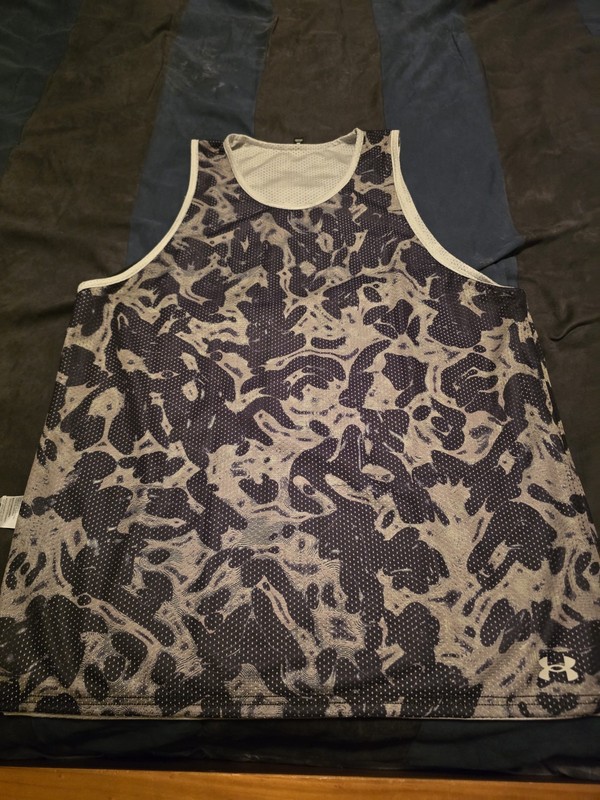 Under Armour Zone size 2XL Reversible Mesh Jersey White/Black. 1387088 114. gallery