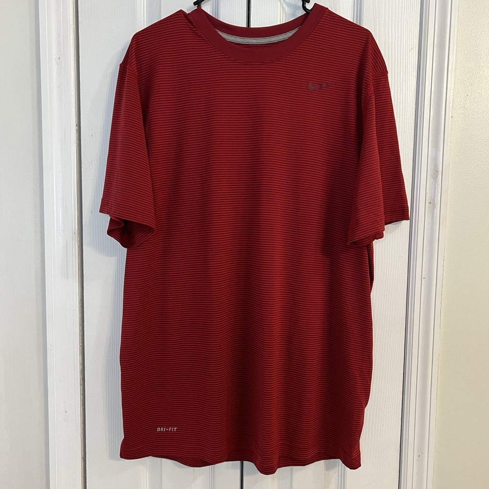 Nike Men's XL Shirt Red Striped Crewneck Short Sleeve Dri Fit Lightweight Soft