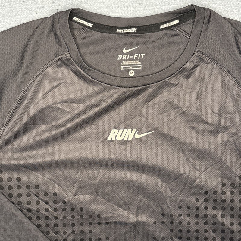 Nike Running Men's Size M Grey Long Sleeve Crew Neck Dry Fit gallery