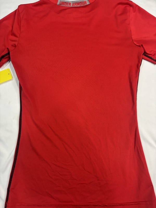 Under Armour Boys ( YOUTH)!Red Short Sleeve Crew Neck Fitted HeatGear UPF 50+ gallery