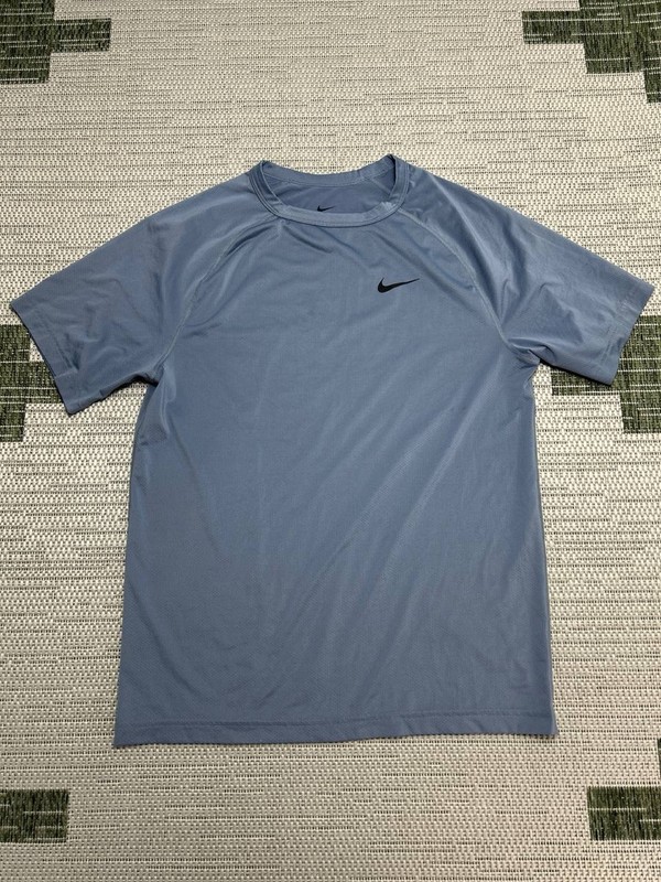 Nike T Shirt Mens Small Gray Dri Fit Sweat Wicking Gym Athleisure Quick Drying gallery
