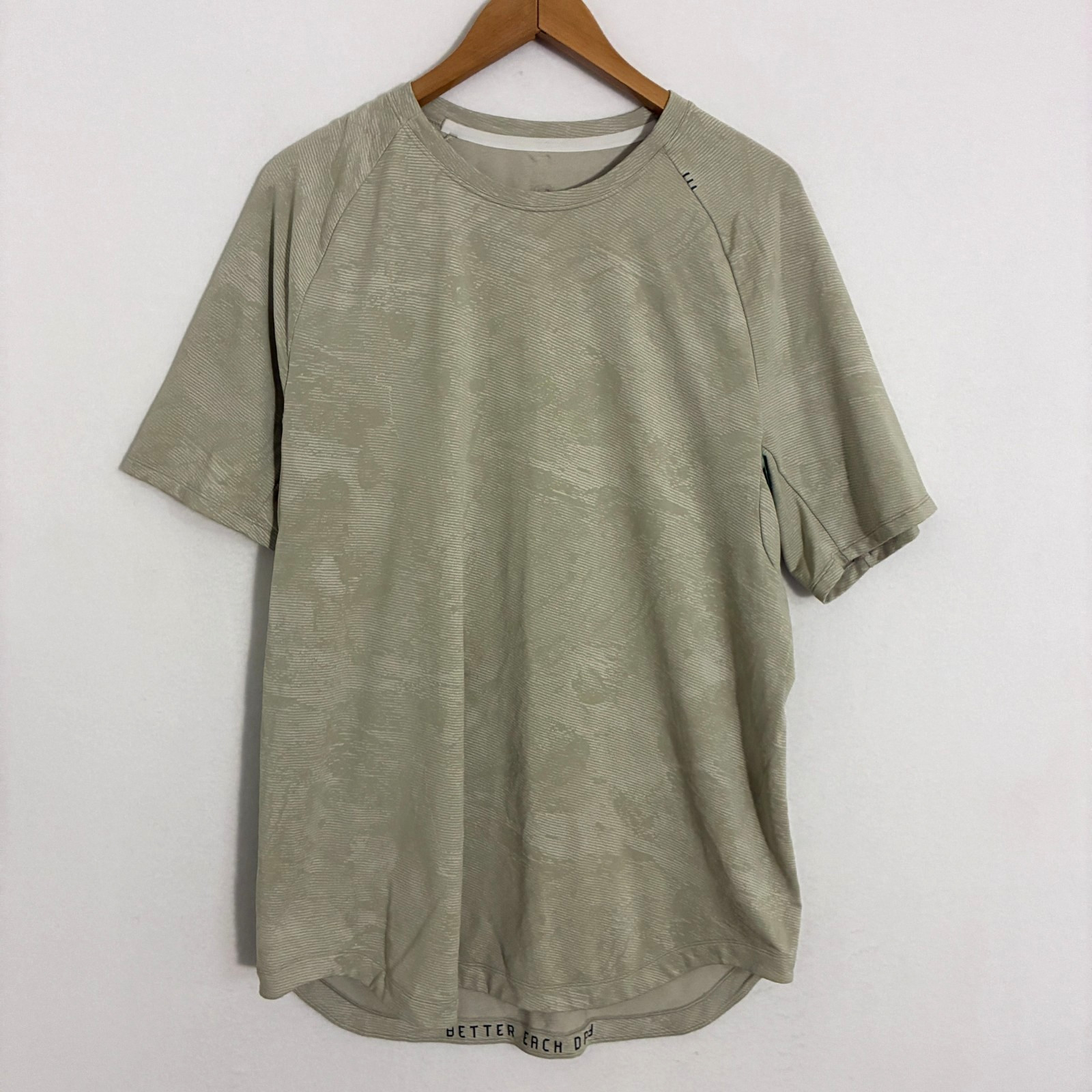 Lululemon Vent Tech Shirt Mens Fits L Performance Running Gym Training Workout gallery
