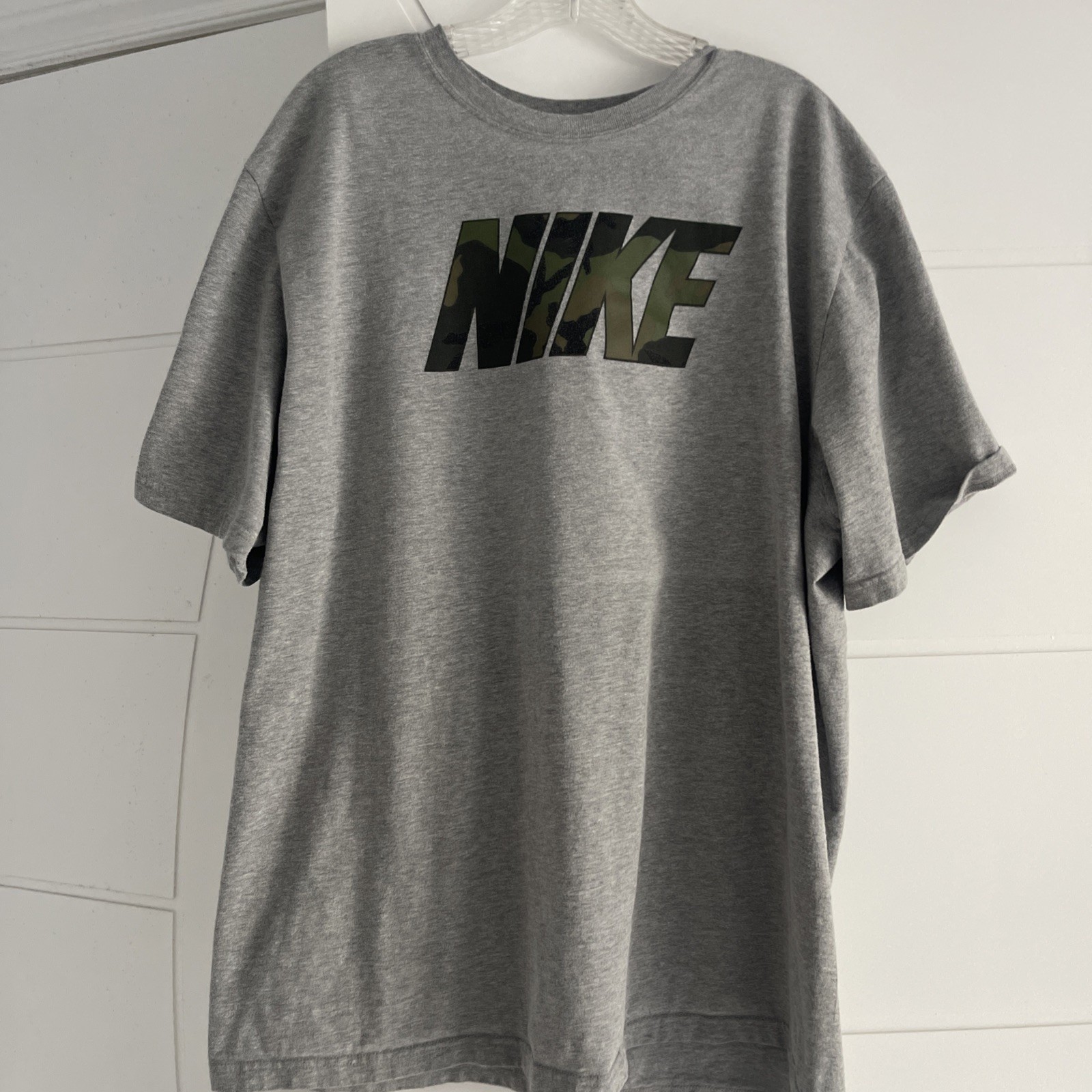 Nike Men's Gray Dri-FIT T-Shirt Camo Logo Athletic Gym Size XXL gallery