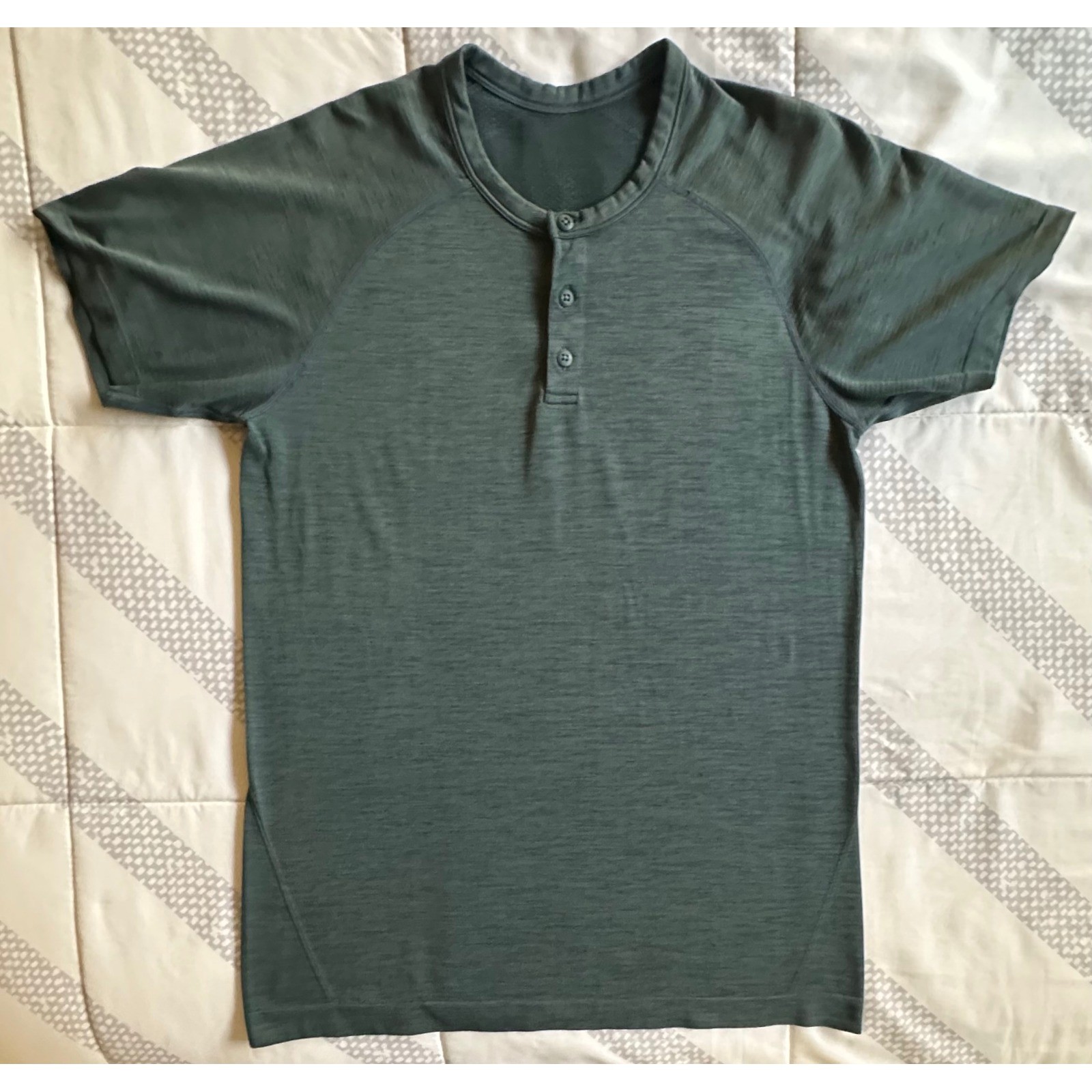 Lululemon Metal Vent Tech Henley Short Sleeve Shirt Green Size S Mens Athletic gallery