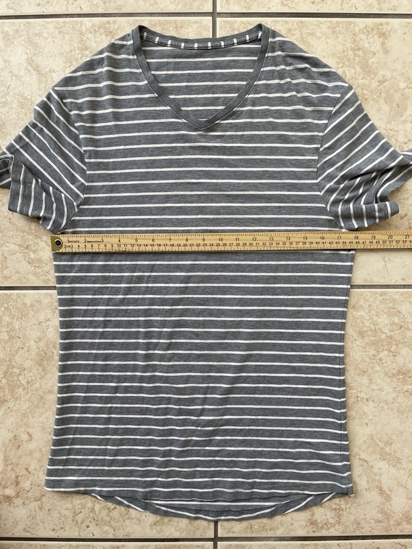 Lululemon Basic Tee Men’s Short Sleeve Gray Medium Stripe Classic V-Neck T-Shirt gallery