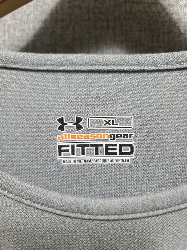 Under Armour All Season Gear Men's Size XL Thermal Fitted Lightweight Gray B15 gallery