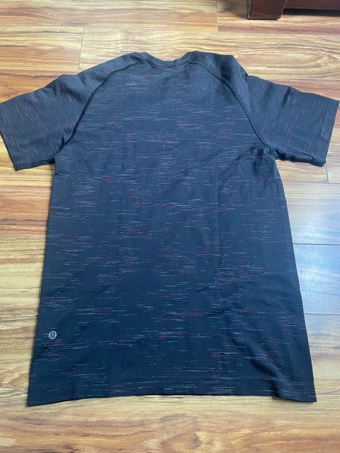 Lululemon Men's Short Sleeve Training Abstract Top, Dark Blue, Size S gallery