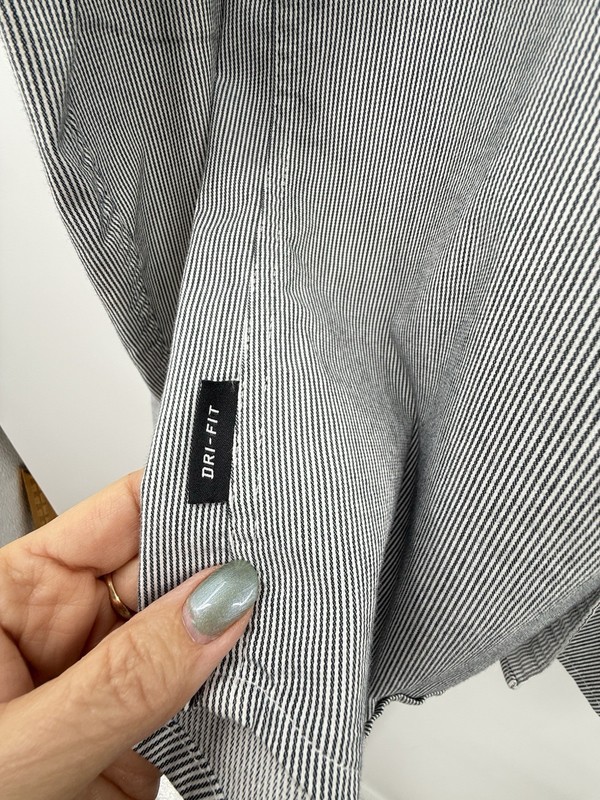 Nike Dri-FIT Pin Stripe Button-Up Shirt (Long Sleeve, Size M) Navy / White gallery