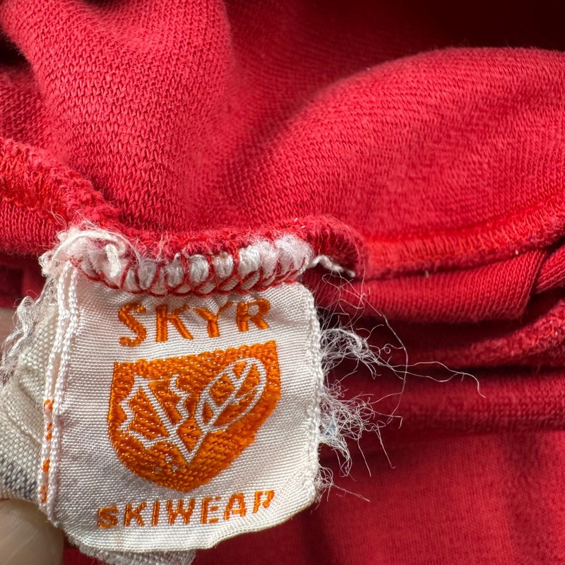 Vintage Skyr Skiwear Men's Med Turtleneck Sweater Red Cotton Made In U.S.A Read gallery