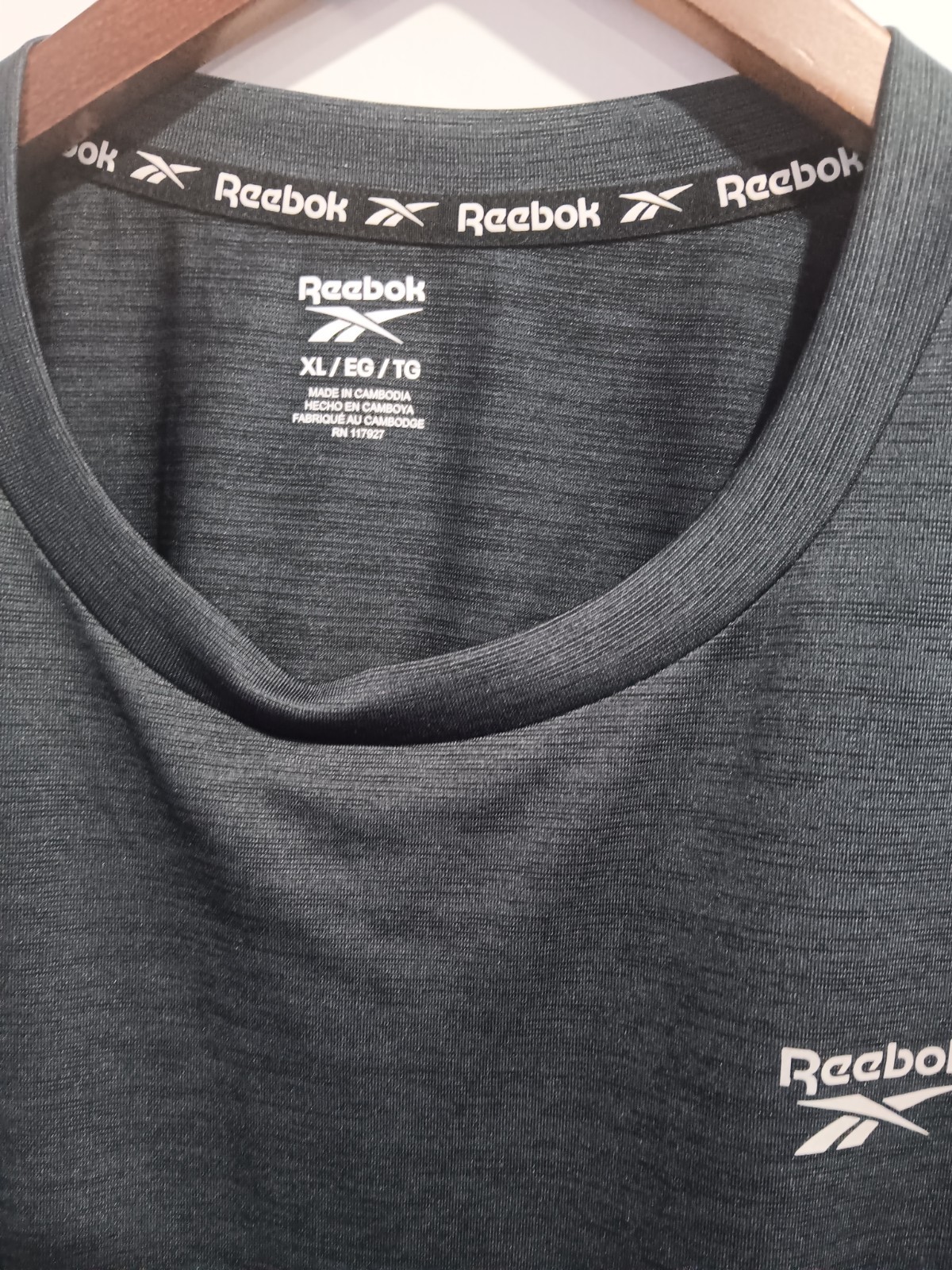 Reebok Men’s XL Black Crew Neck Lightweight Polyester Logo T-Shirt Gym gallery
