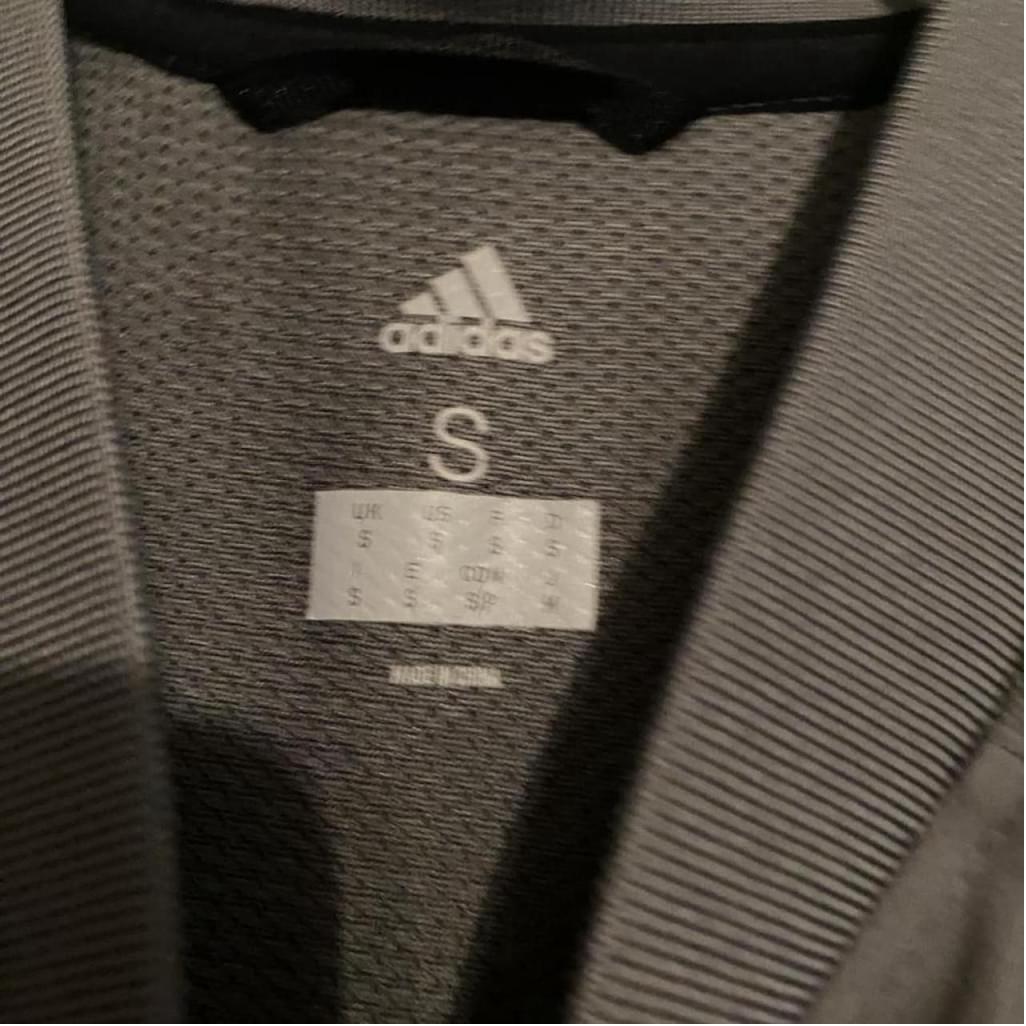 Adidas Jacket Men Small Gray Short Sleeve Windbreaker Shirt gallery
