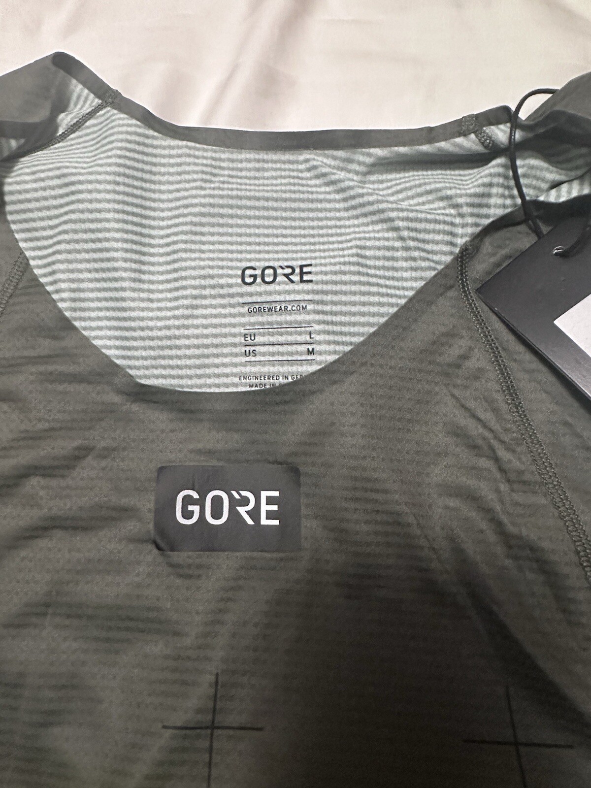 NWT Mens Gore Running Wear Sleeveless Athletic Mens Green Medium gallery