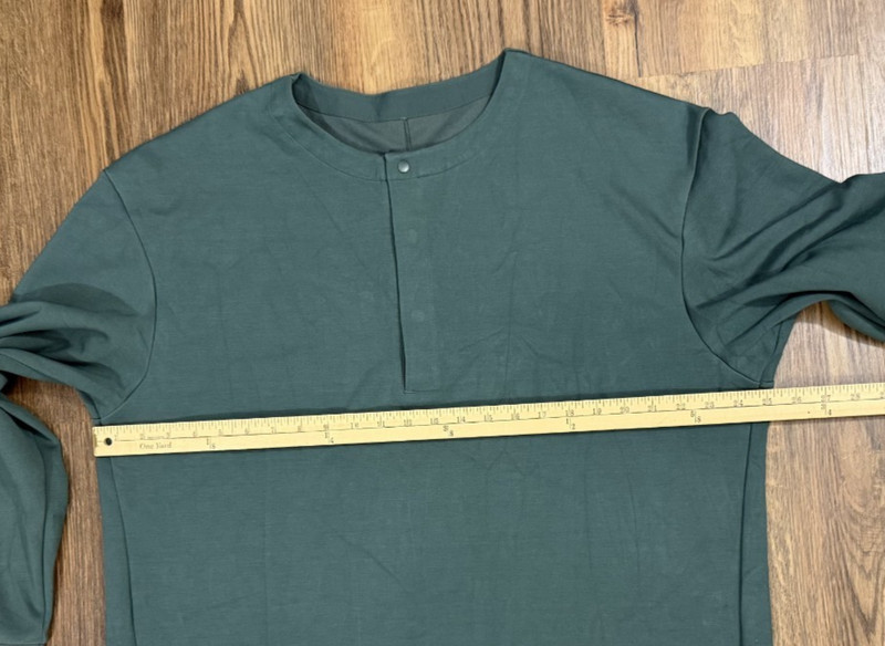 Lululemon Mens Softstreme Oversized Long Sleeve Henley Green XL gallery