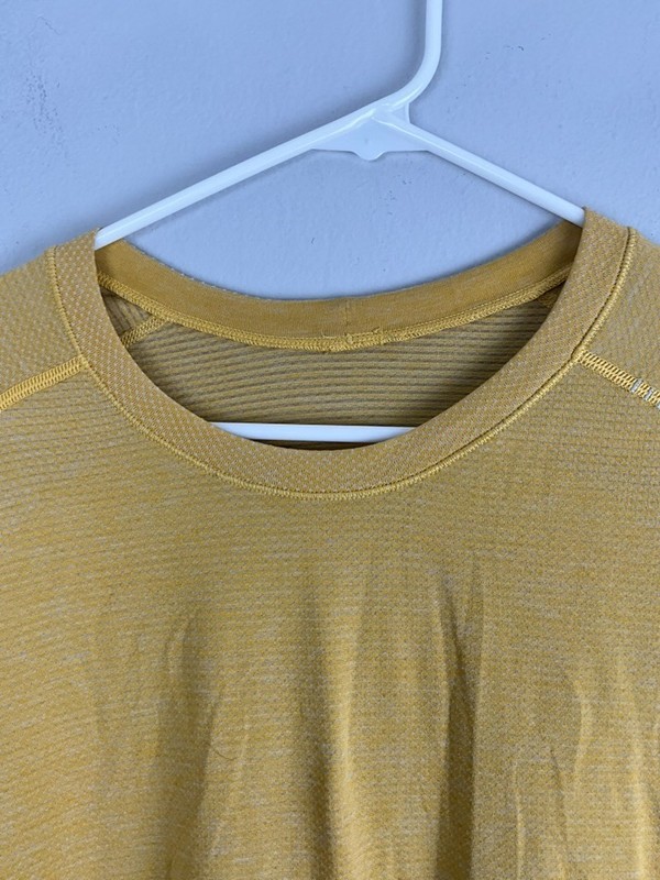 lululemon Men’s Performance Tee Yellow Raglan Size L 22x29 gallery