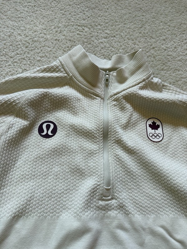 Lululemon Team Canada Olympic Engineered Warmth 1/4 Zip Size Medium gallery