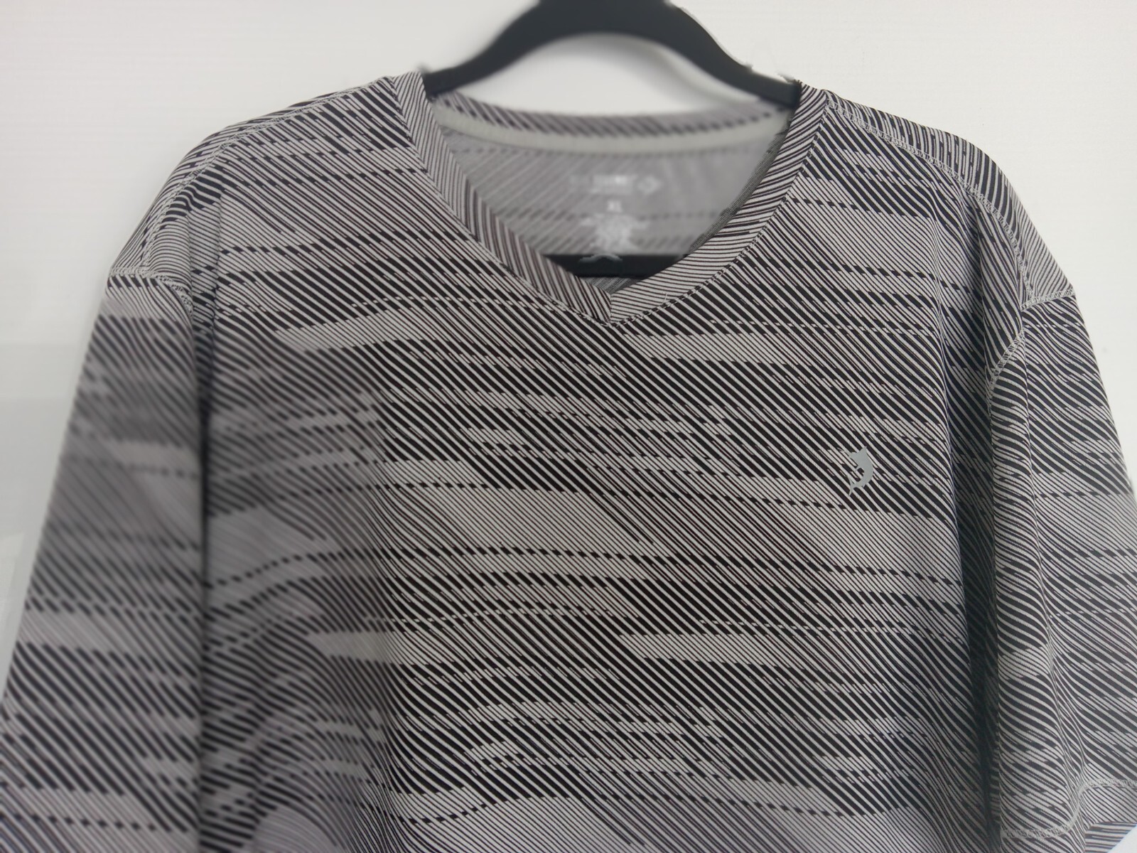 Men's XL Reel Legends performance shirt in black and gray. Excellent condition gallery