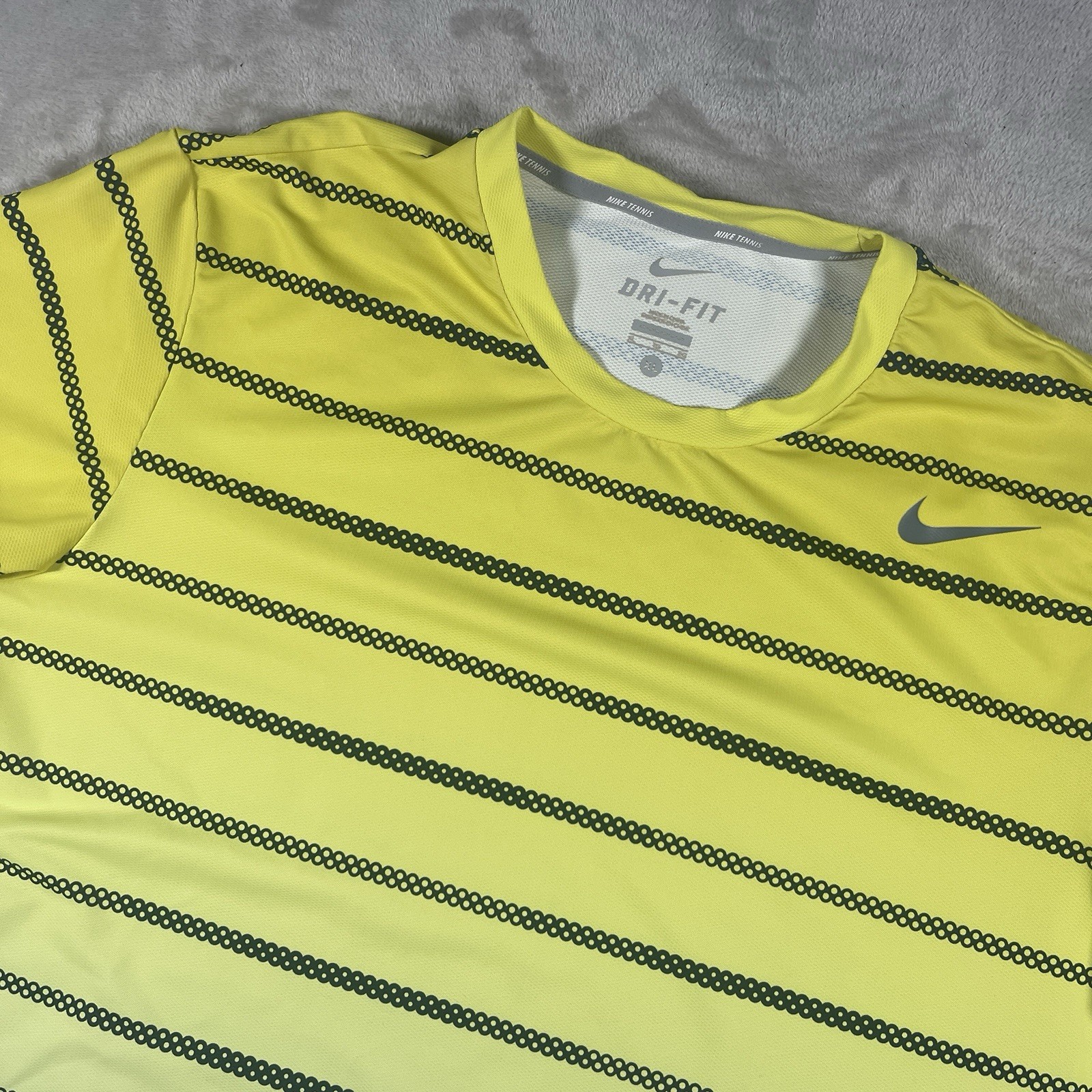 Nike Court Team DryFit Tennis T-Shirt Beaded Striped Yellow ombre Mens XL gallery