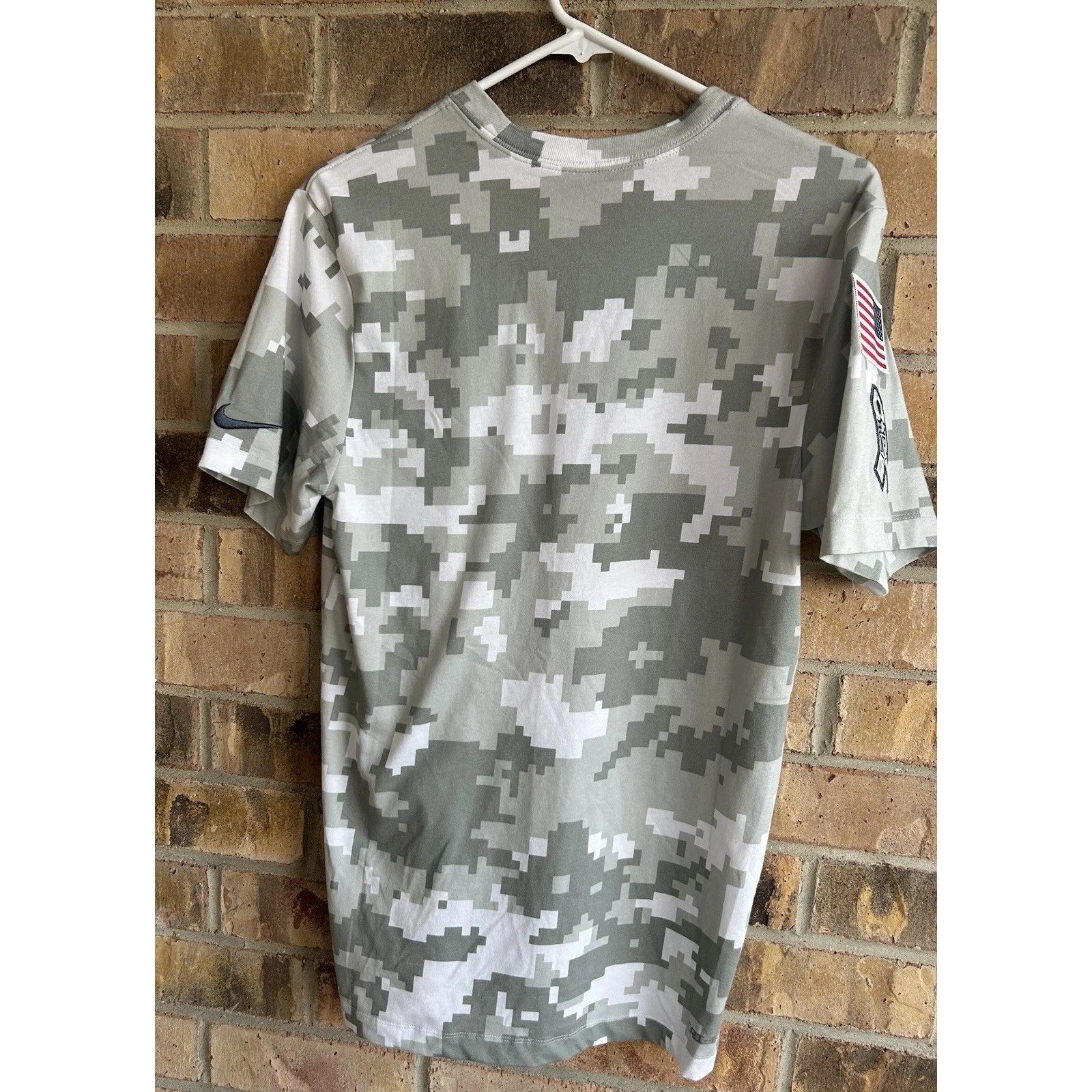 Nike Washington Commanders NFL Digital Camo T Shirt Mens Size M NWT gallery