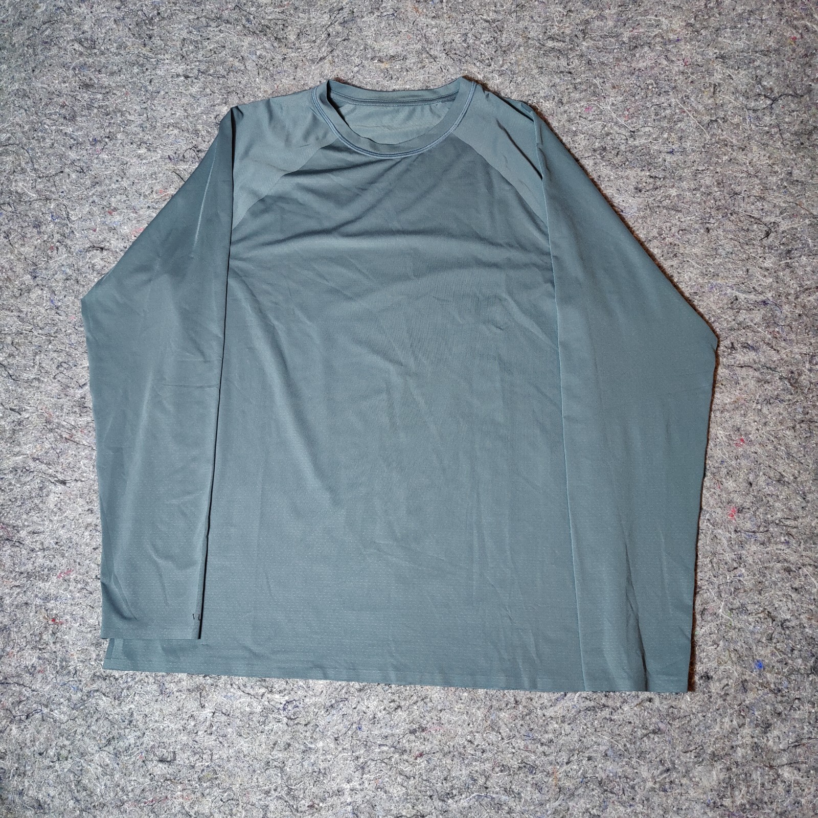 Vuori Strato Tech T-Shirt Mens XL Green Long Sleeve Performance Athletic Tee gallery
