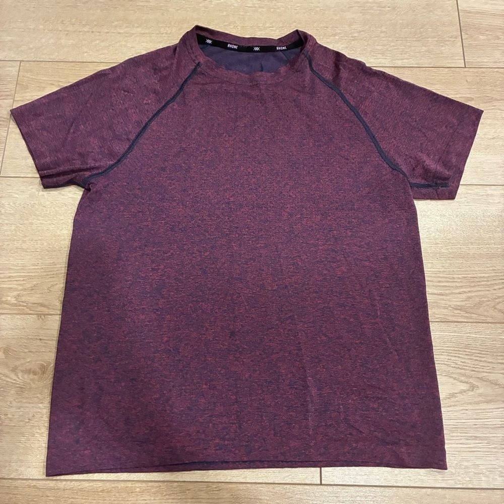 Rhone Men’s Red Blue Heathered Space Dye Short Sleeve Performance Shirt Size M
