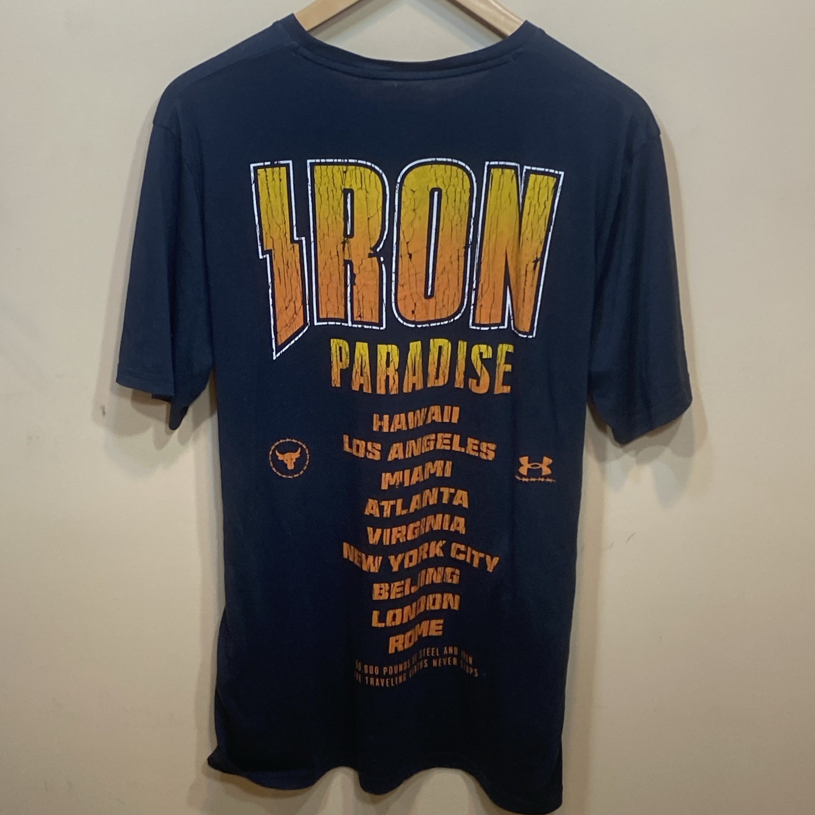 Under Armour Gym Shirt Mens XL HeatGear The Rock Shirt Black Graphic Bull A28 gallery