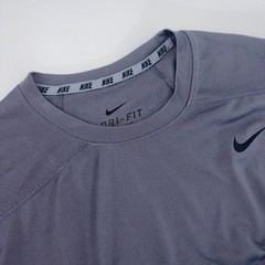 Nike Dri-FIT Mens Training Shirt Gray Striped Side Panels Mesh Back Size Medium