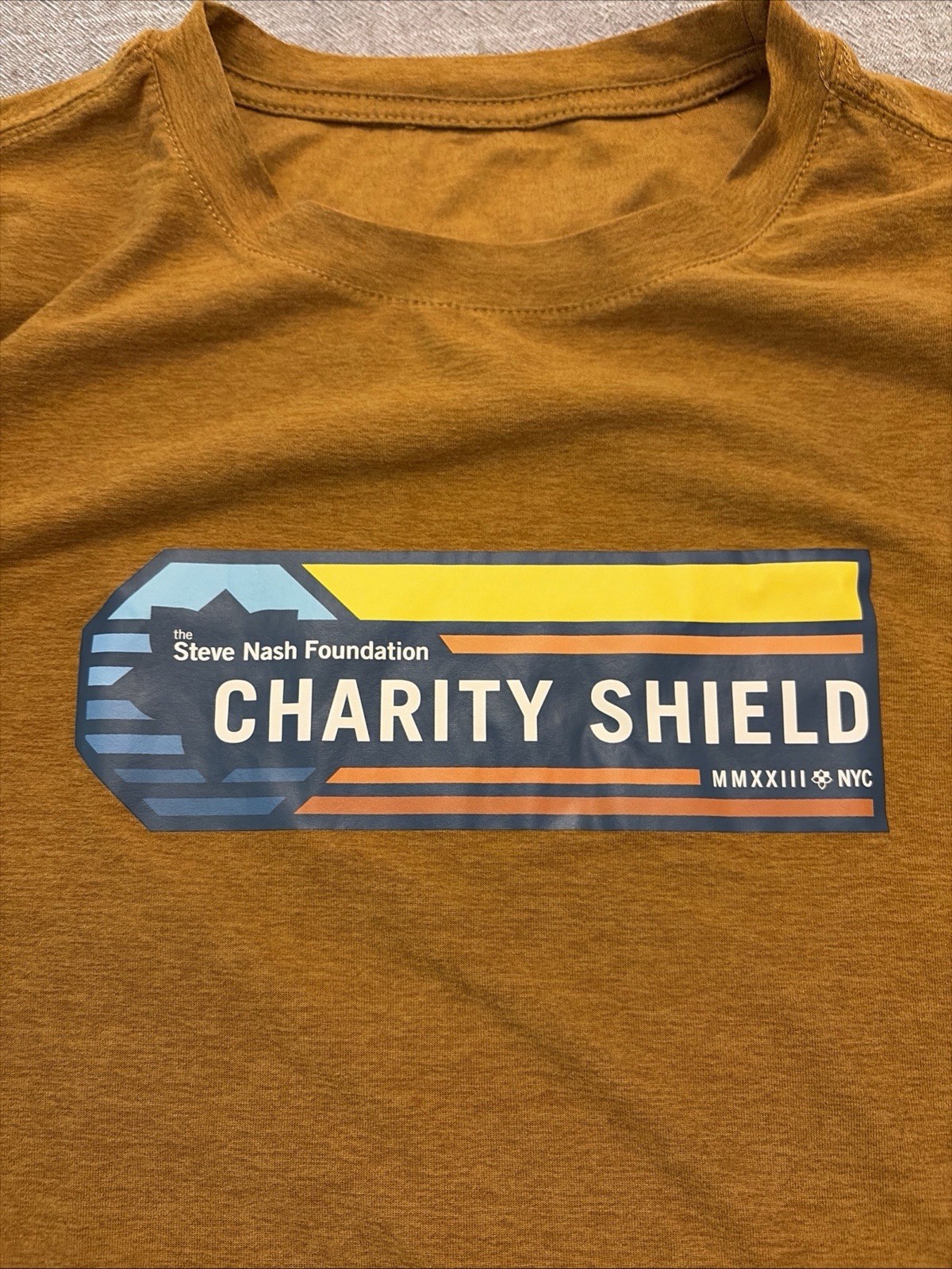 Vuori Shirt Men’s Medium Yellow Strato Tech Short Sleeve Steve Nash Charity gallery
