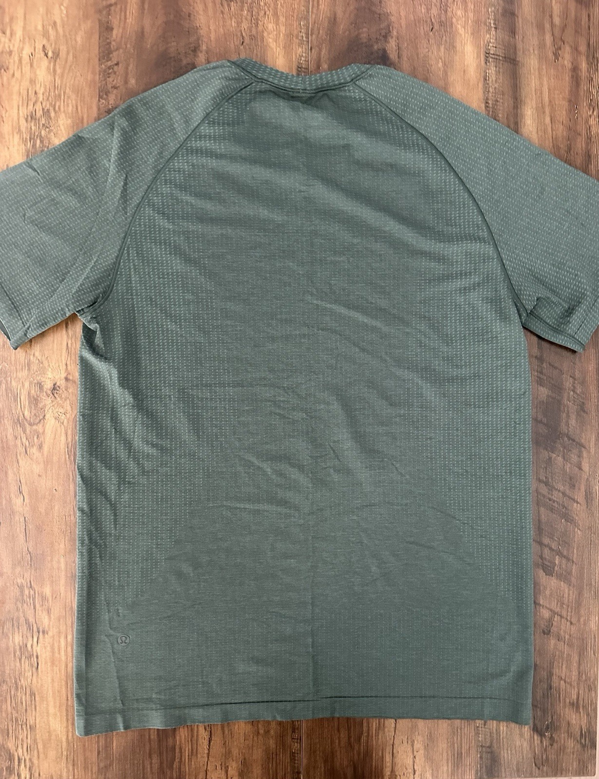 Lululemon Men’s Metal Vent Tech Short Sleeve Shirt Large Green Seamless gallery