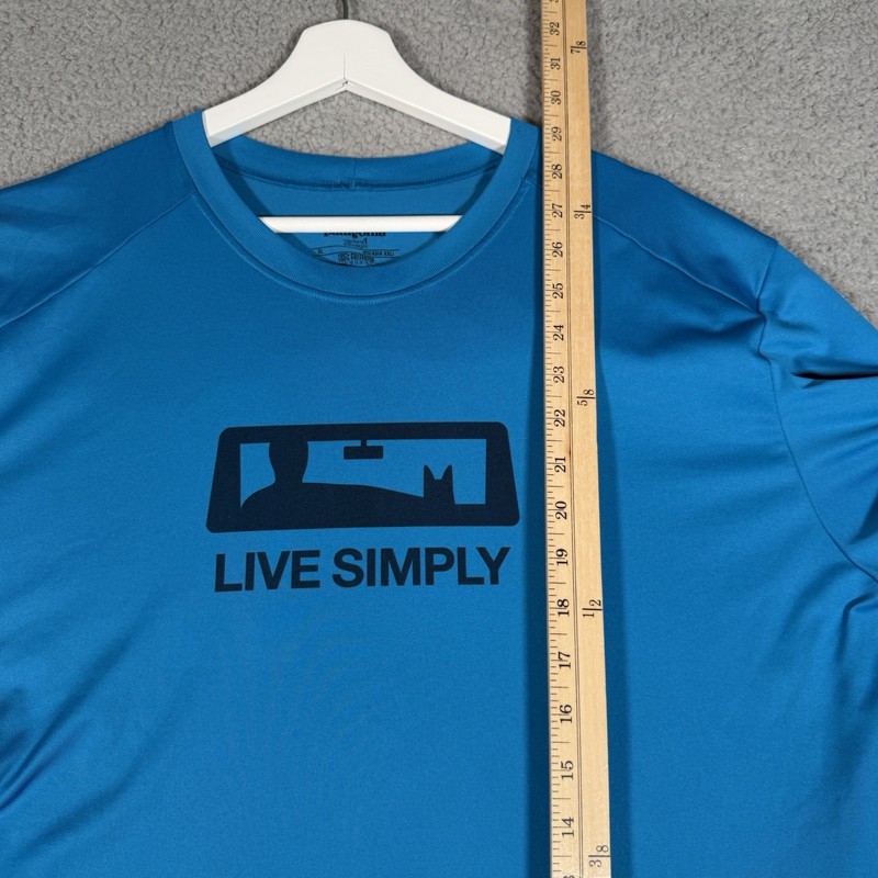 Patagonia Capilene Blue Long Sleeve Shirt Size XL Dog Man Truck Car Driving gallery