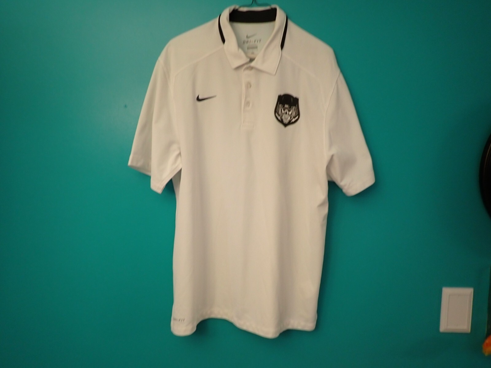 Men’s Nike DriFit Grind Football Skull Helmet White Performance Polo Shirt Large gallery